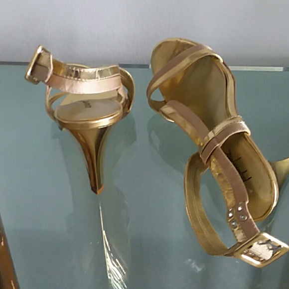 Gold Shoes - Picture 4 of 5